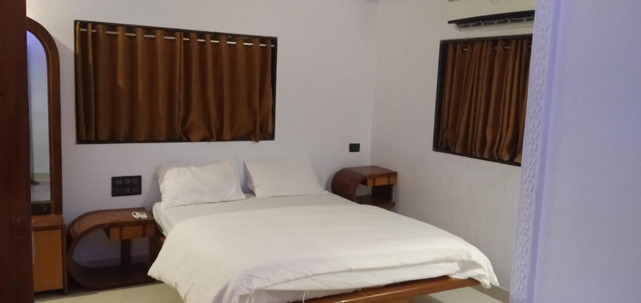 Agrawal Bhavan Budget Stay Only For Indians — Photos 2